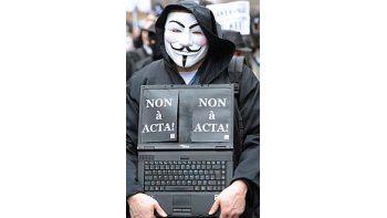 La policía española arrestó a cuatro integrantes de Anonymus, acusado de distintos ciberataques.