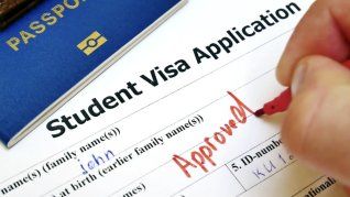 EEUU limita las visas a estudiantes extranjeros.