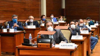 caso. La Legislatura de Jujuy sesionó el viernes de manera presencial, respetando los protocolos sanitarios obligados por la cuarentena.