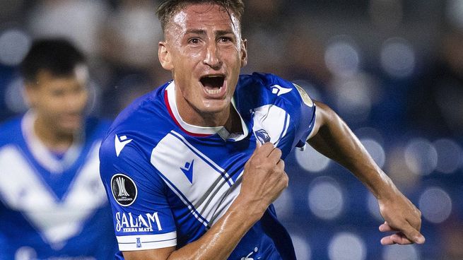 Romero abrió la goleada de Vélez frente a Olimpia.