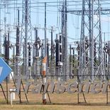 El Gobierno puso en marcha el proceso licitatorio para vender la participación estatal en Transener, en el marco de su plan para reducir la presencia del Estado en el sector energético. El Gobierno puso en marcha el proceso licitatorio para vender la participación estatal en Transener, en el marco de su plan para reducir la presencia del Estado en el sector energético.