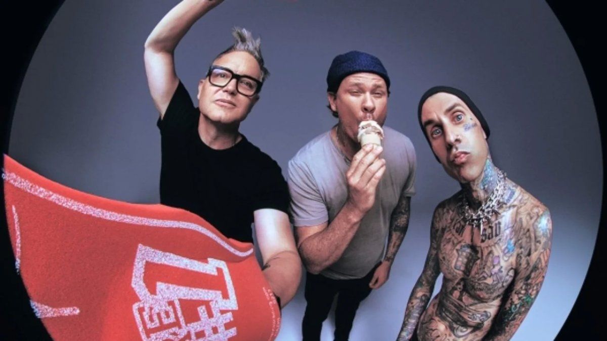 Blink-182 suspend their Latin American tour due to an injury to Travis Barker