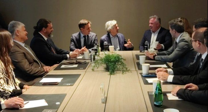 PDAC 2026. El ministro Juan Pablo Perea, con Rob McEwen y Mike Meding, de Los Azules, y proveedores mineros sanjuaninos. PDAC 2026. El ministro Juan Pablo Perea, con Rob McEwen y Mike Meding, de Los Azules, y proveedores mineros sanjuaninos.