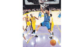 Como visitantes, los Mavericks lograron un triunfo importante ante los Lakers y definirán la serie de locales.