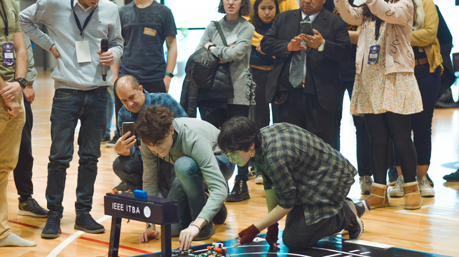 Competecia de robótica en el Instituto Tecnológico de Buenos Aires.