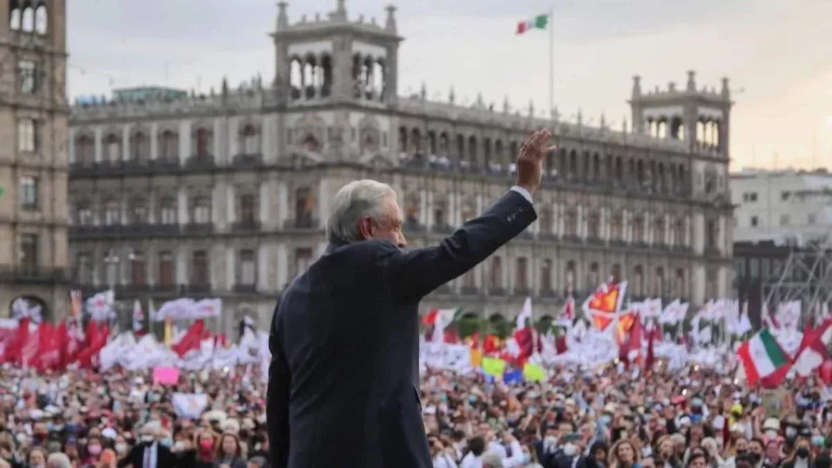 Massive support for López Obrador in Mexico to counter opposition march