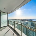 Desde el balcón se observan el río, Puerto Madero y gran parte del perfil urbano porteño, uno de los principales atractivos de los pisos altos Desde el balcón se observan el río, Puerto Madero y gran parte del perfil urbano porteño, uno de los principales atractivos de los pisos altos