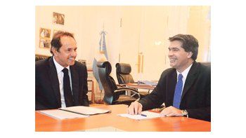 Jorge Capitanich, que se perfila como presidencial para 2015, se reunió ayer con dos jefes territoriales que tienen el mismo plan político: el porteño Mauricio Macri y el bonaerense Daniel Scioli. Innovó, el jefe de Gabinete, con un trato amable junto al líder del PRO  y una conferencia de prensa en conjunto. En privado, con Scioli también se mostró distendido y abierto como si el futuro no los proyectara como eventuales duelistas.