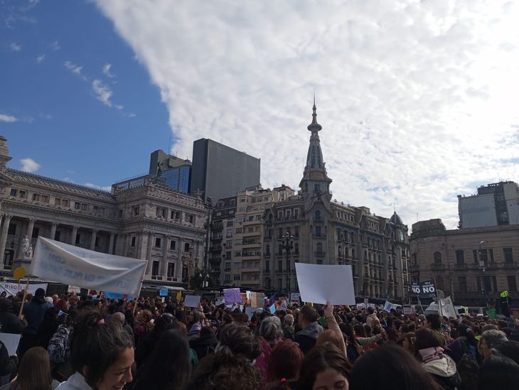 Representantes de la Fundación de Desarrollo Humano Integral alertan sobre el recorte presupuestario y despidos en ANDIS. Representantes de la Fundación de Desarrollo Humano Integral alertan sobre el recorte presupuestario y despidos en ANDIS.