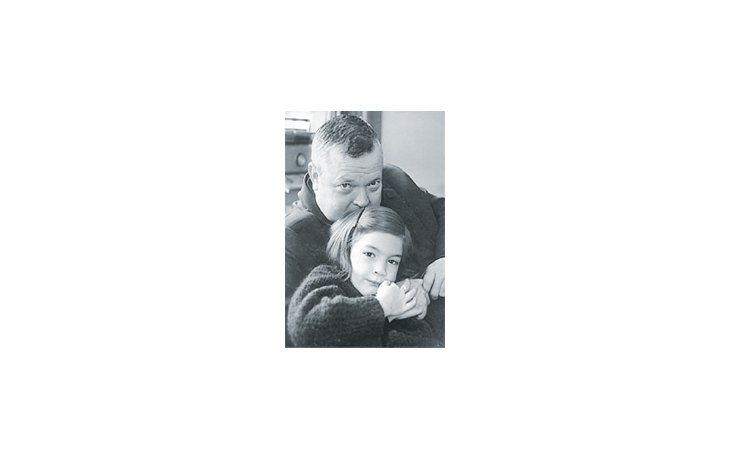 Orson Welles y su hija Beatrice, quien ahora pondrá a subasta numerosos documentos de trabajo del director de “CItizen Kane”.
