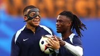 Mbappé se recupera de la fractura en la nariz y Francia lo espera con ansias.