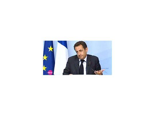 Imagen del video donde el presidente francés luce aparentemente borracho.
