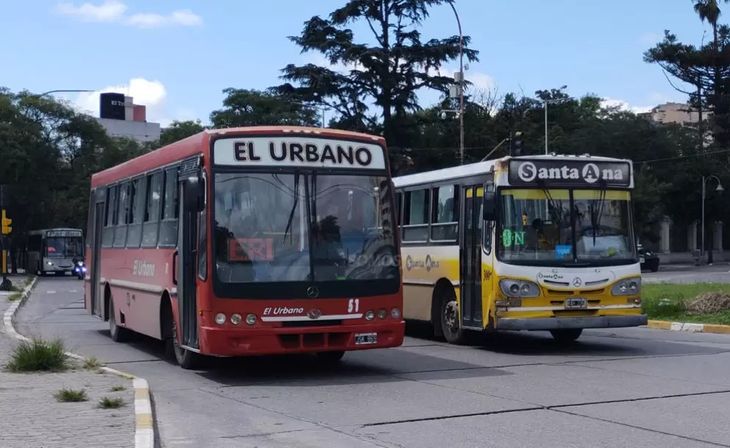 Los choferes de colectivos de Jujuy piden que sus sueldos se equiparen a los del AMBA.