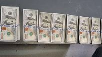 Más de 100 billetes falsos de dólar estadounidense fueron secuestrados en un operativo de agentes especializados de la Dirección General de Aduanas