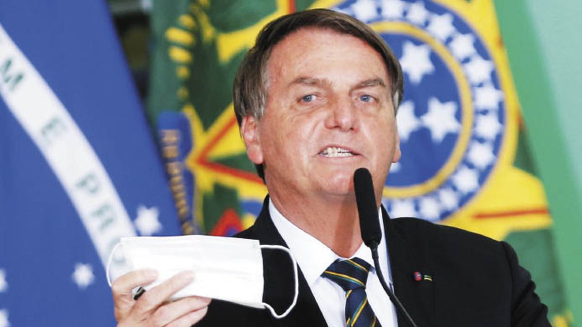 I will not vaccinate my daughter, Bolsonaro said and threatened Anvisa scientists