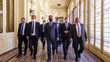 Gobernadores se reunieron con Juan Manzur antes de ir al Congreso para el debate por el acuerdo con el FMI.