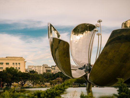Después de dos años, la Floralis Genérica volverá a estar completa.