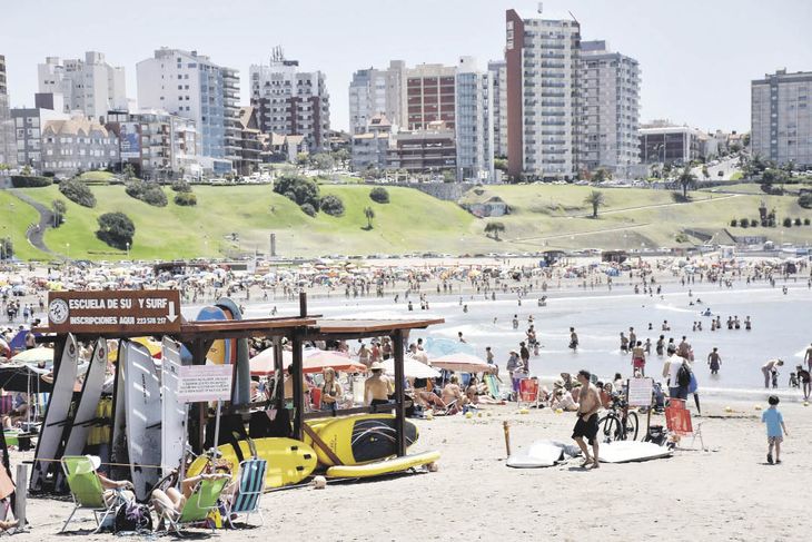Costa. Se espera un verano récord en las playas bonaerenses, así como en el resto del país.