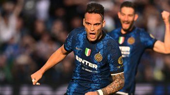 No se rinde. Inter ganó con un gol de Lautaro Martínez y sigue cerca de Milan en la Serie A.