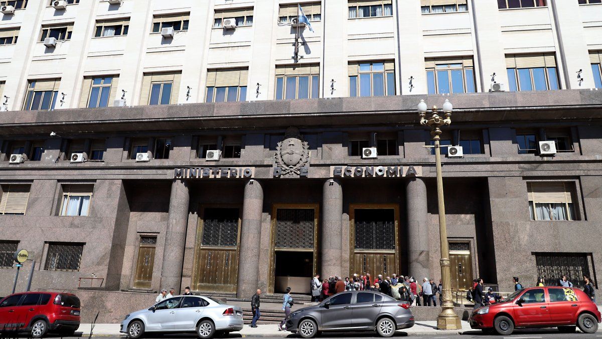 La recaudaci�n de 2025 totaliz� unos $183,1 billones, con una  caida del 1%