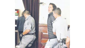 El culpable se retiró de la sala llorando, mientras sus amigos clamaban por su inocencia. Para la fiscal no hay dudas de que mató a su propia madre por cuestiones económicas.