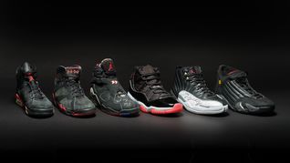 La colección Dynasty de seis zapatillas Nike Air Jordan fueron subastadas por Sothebys en u$s 8 millones. La oferta se convirtió en el segundo precio más alto logrado de recuerdos deportivos de Michael Jordan, detrás de su camiseta del Juego 1 de las Finales de la NBA de 1998.