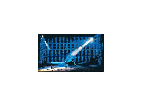 «Edipo», con la fuerza visual de la escenografía de Alfons Flores, la iluminación de Peter van Praet y el vestuario de Lluc Castells.