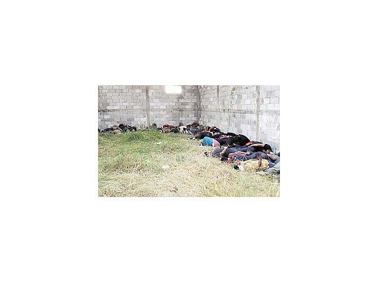 La marina detuvo a nueve personas que habrían participado de la matanza de 72 inmigrantes.