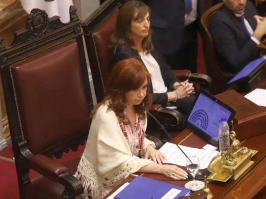 Cristina modificó el decreto de prórroga de las sesiones virtuales con pedidos de la oposición.