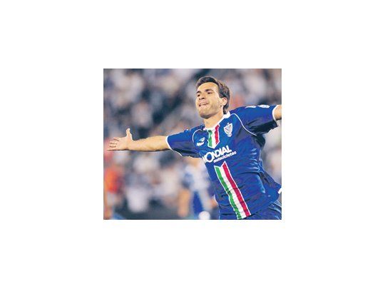 David Ramírez abre los brazos para festejar el único gol del partido. El «Mago» fue la mejor figura de un Vélez que terminó a toda orquesta.