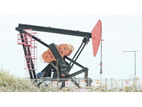 retracción. La evidencia la actividad petrolera, como consecuencia de la caída de los precios internaciones del crudo.