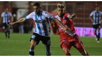 Argentinos cantó victoria: en el final, derrotó a un Racing que aumenta sus dudas