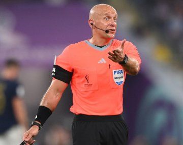 El polaco inició su carrera en 2009 y es uno de los árbitros más valorados de Europa. El polaco inició su carrera en 2009 y es uno de los árbitros más valorados de Europa.