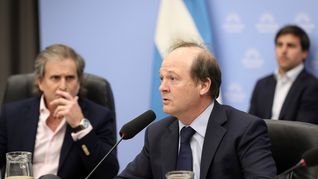 El secretario Daniel González con el nuevo presidente de la Comisión de Presupuesto, Bertie Benegas Lynch. El secretario Daniel González con el nuevo presidente de la Comisión de Presupuesto, Bertie Benegas Lynch.