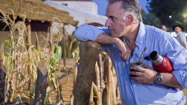 El candidato presidencial del Frente Amplio, Yamandú Orsi, lanzó un guiño para el agro sobre el atraso cambiario.