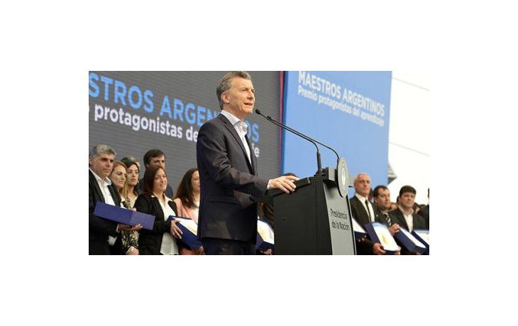 El presidente Mauricio Macri defendió las cifras oficiales del INDEC y aseguró que el Gobierno asumió el compromiso de manejarse con la verdad, la verdad cruda de que más del 30% está por debajo de la línea de pobreza.