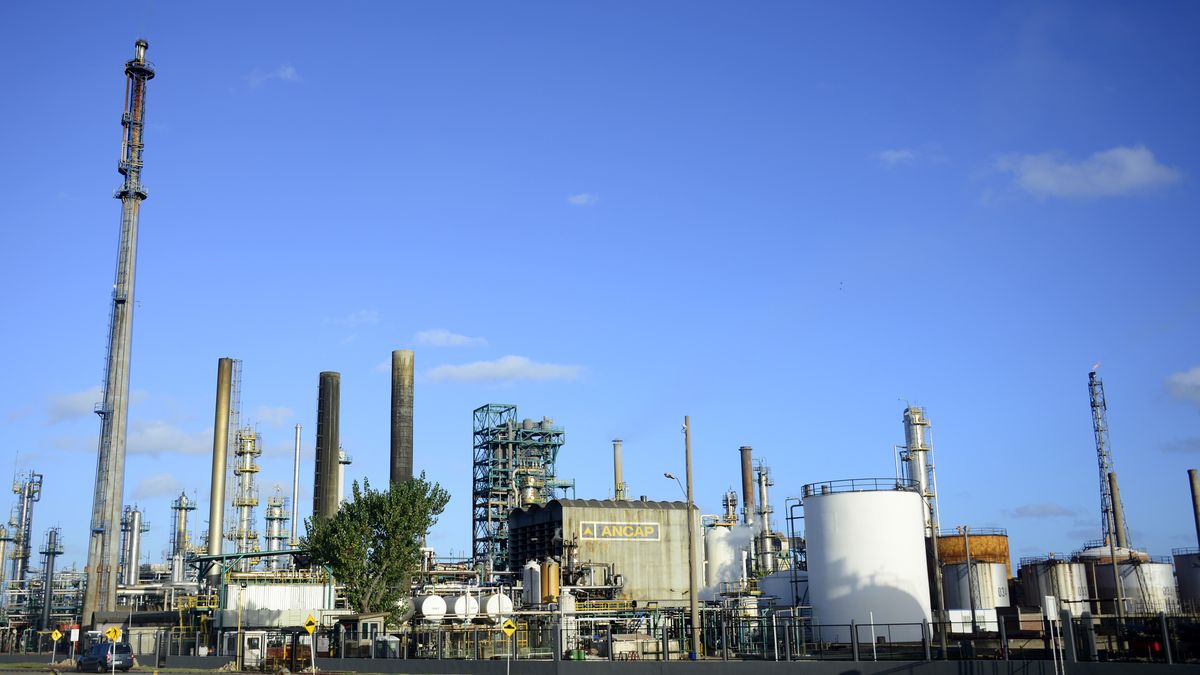 Ancap will offer a special bonus to speed up the technical shutdown of the La Teja refinery