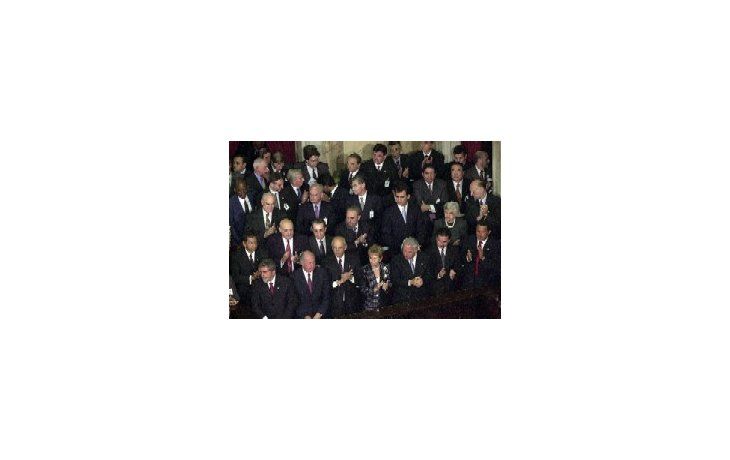 ámbito.com | Trece jefes de Estado y un príncipe llegaron hasta Buenos Aires para la asunción de Néstor Kirchner. Entre otros, estuvieron en el Congreso el brasileño Luiz Inácio Lula Da Silva, el paraguayo Luis González Macchi, el chileno Ricardo Lagos, el peruano Ale