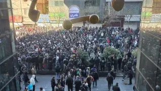 El costo de vida se ha encarecido en Irán con una inflación del 52% en los últimos dos meses.