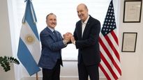 Peter Lamelas junto a Federico Sturzenegger.