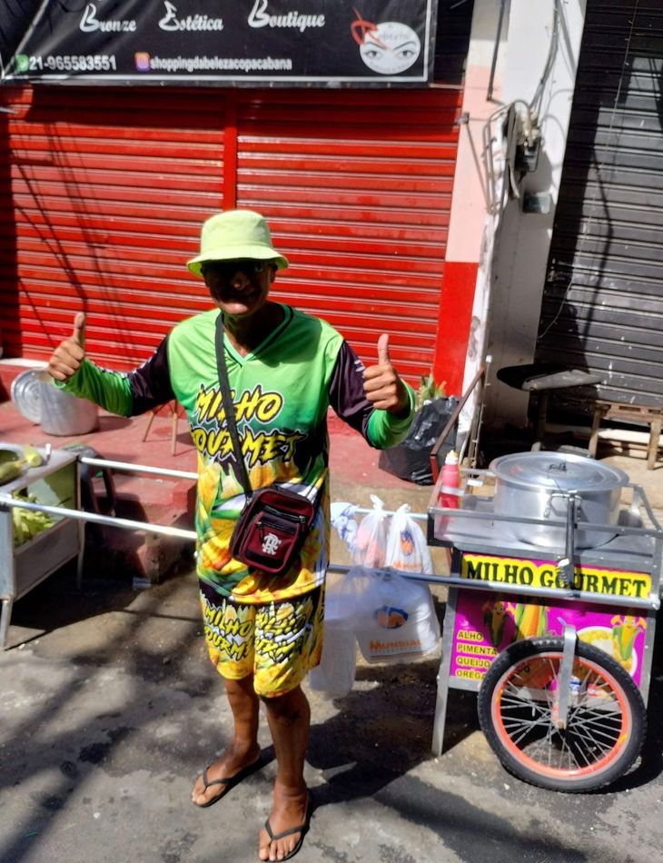 El argentino trabaja como vendedor ambulante en Río de Janeiro. El argentino trabaja como vendedor ambulante en Río de Janeiro.