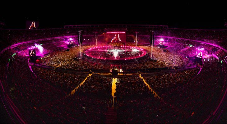 En 2025, María Becerra realizó historia con el primer estadio Monumental 360° y una capacidad récord en espectadores.