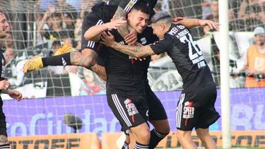 Riestra hizo historia ante River y le sumó más problemas a Demichelis