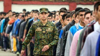Mediante la Resolución 598/2019, publicada en el Boletín Oficial, el Ministerio de Seguridad estableció la creación del Servicio como un ámbito de cohesión e integración social, dirigido a jóvenes de 16 a 20 años de edad que se inscriban voluntariamente.