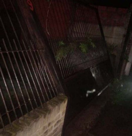 Algunas familias sufrieron inconvenientes en sus viviendas y hasta debieron evacuar. Algunas familias sufrieron inconvenientes en sus viviendas y hasta debieron evacuar.
