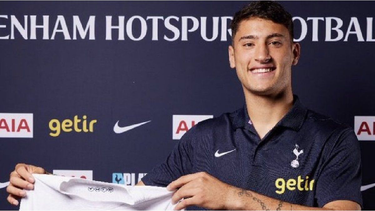 Alejo Veliz was presented at Tottenham in England