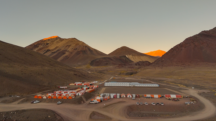 El proyecto Los Azules, en San Juan, tendrá capacidad para producir más de 150.000 toneladas de cobre por año. El proyecto Los Azules, en San Juan, tendrá capacidad para producir más de 150.000 toneladas de cobre por año.
