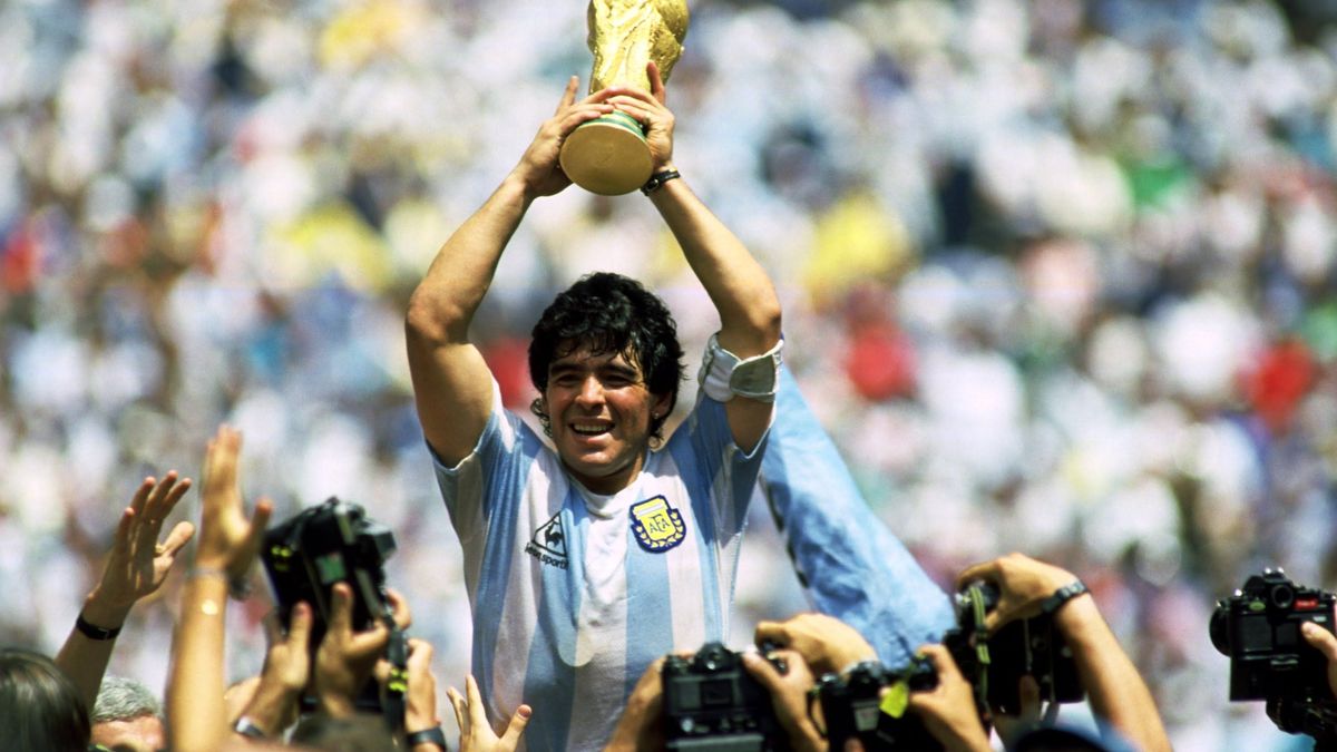 The Ballon d’Or that Maradona won in the 1986 World Cup in Mexico is auctioned
