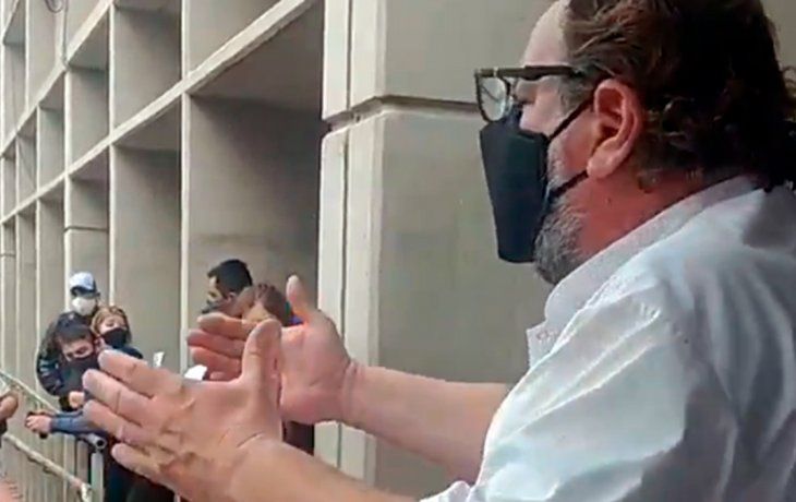 El enojo de un médico en la fila del Banco Provincia