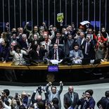 Por tratarse de una reforma constitucional, el proyecto fue sometido a dos votaciones en el plenario de la Cámara Baja. Por tratarse de una reforma constitucional, el proyecto fue sometido a dos votaciones en el plenario de la Cámara Baja.